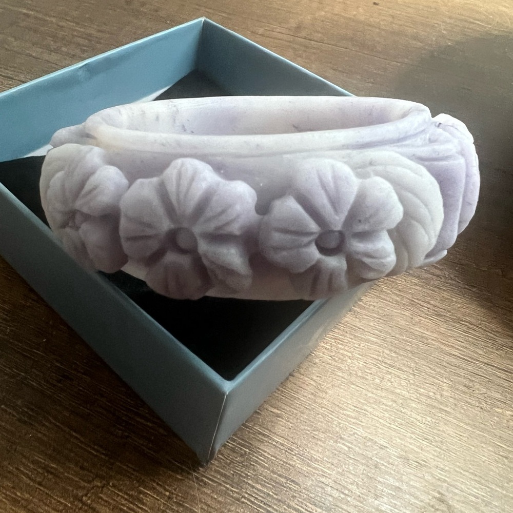 Jade carved Floral Lavender Bangle bracelet